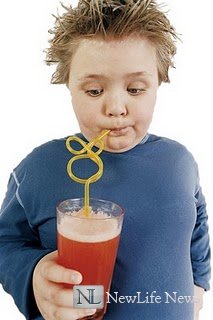 У детей имеющие лишний вес проблемы с зубами.